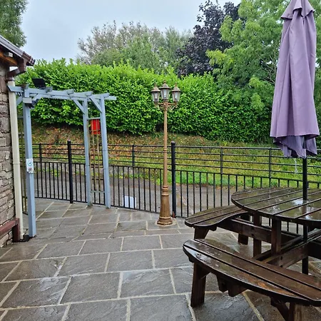 Castle Lodge - Brecon Beacons Accommodation-3
